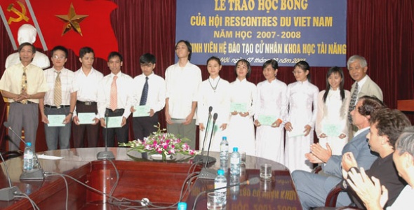 40 sinh viên hệ đào tạo cử nhân khoa học tài năng Trường ĐHKHTN nhận học bổng của Rescontres du Vietnam